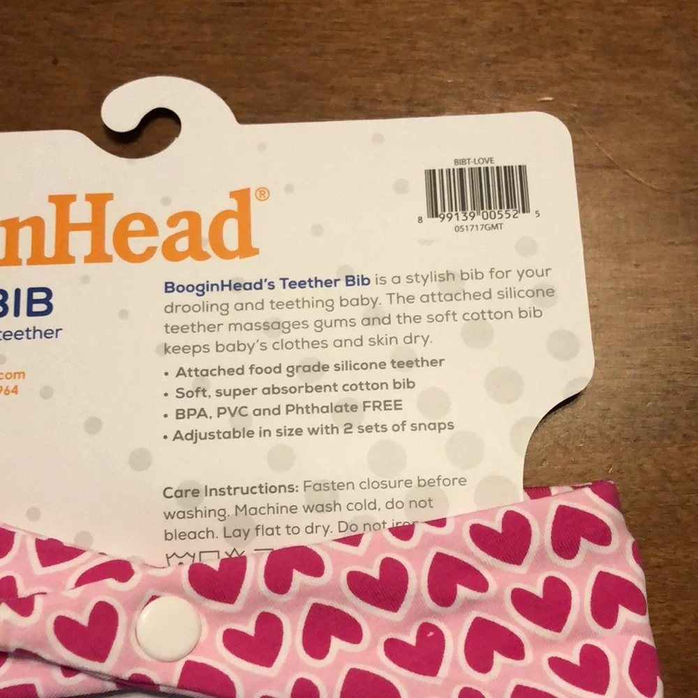 🌵 3/$15 BooginHead pink heart drool bib with attached silicone teether